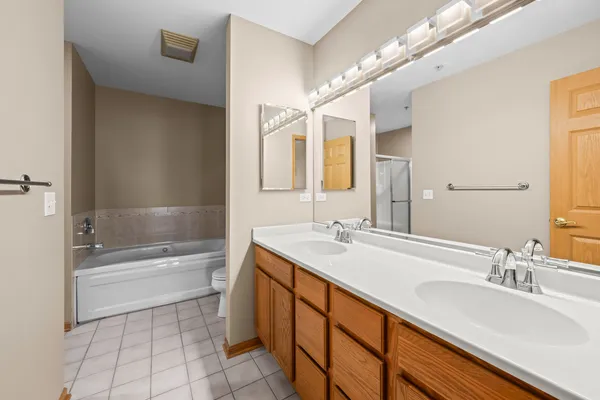 $320,000 | 100 Bokelman Street, Unit 330, Roselle, IL 60172