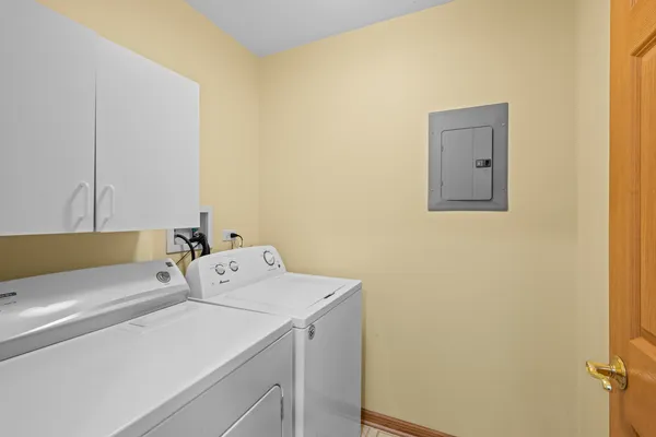 $320,000 | 100 Bokelman Street, Unit 330, Roselle, IL 60172