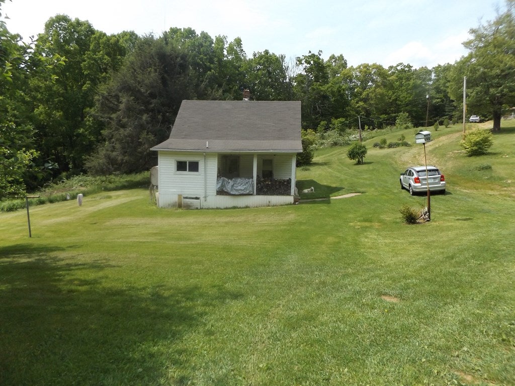 402 Dickerson Road, Unit 1 Willis, VA 24380 - Photo 27 of 31 Gallery Image 27