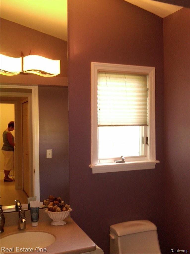 799 Lake George Road Oakland, MI 48363 - Photo 11 of 25 Powder Room