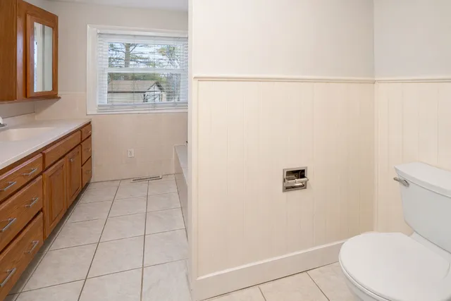 $2,850 | 1414 West North East Shore Drive, Holiday Hills, IL 60051