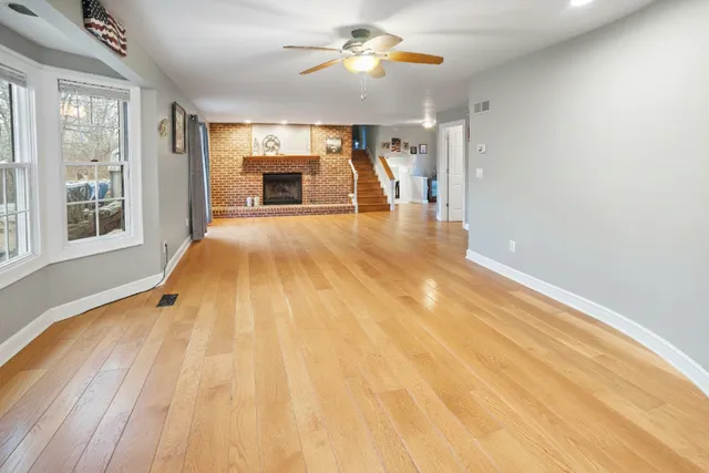 $2,850 | 1414 West North East Shore Drive, Holiday Hills, IL 60051