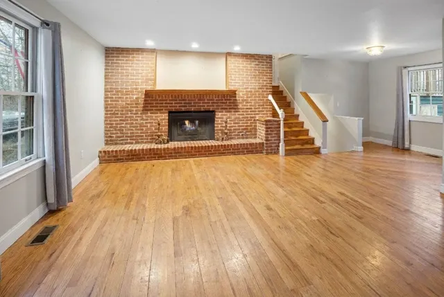 $2,850 | 1414 West North East Shore Drive, Holiday Hills, IL 60051