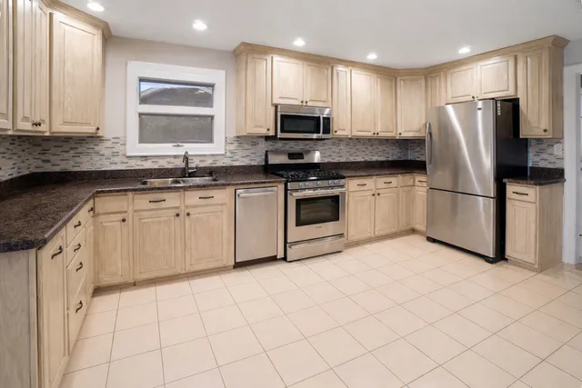 $2,850 | 1414 West North East Shore Drive, Holiday Hills, IL 60051