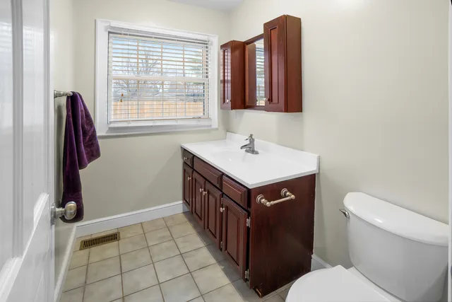 $2,850 | 1414 West North East Shore Drive, Holiday Hills, IL 60051