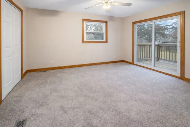 $2,850 | 1414 West North East Shore Drive, Holiday Hills, IL 60051