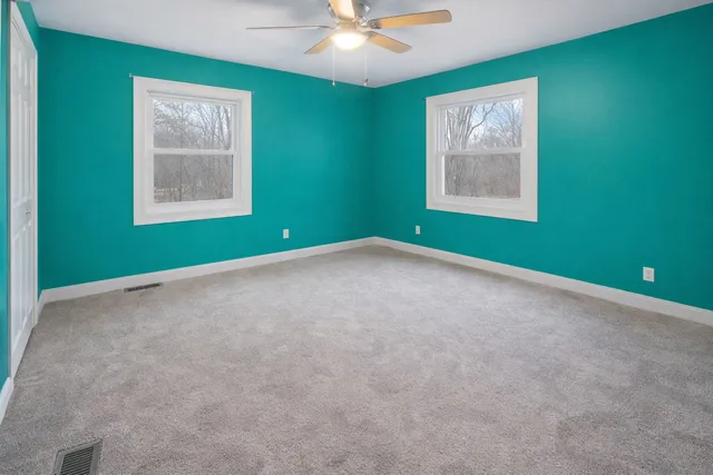 $2,850 | 1414 West North East Shore Drive, Holiday Hills, IL 60051