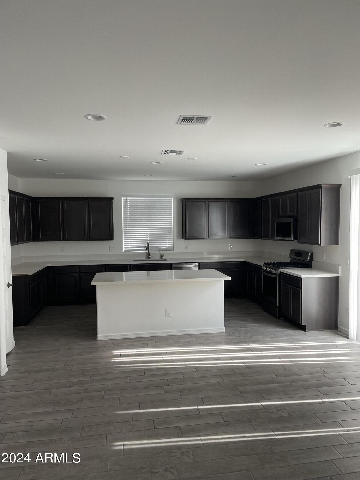 14225 West Bronco Trail Surprise, AZ 85387 - Photo 5 of 18 IMG_1961