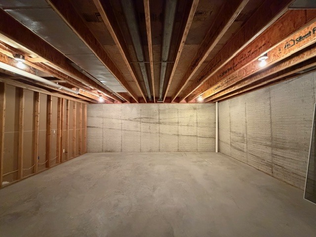 5897 Country Meadow Lane Clinton, IL 61727 - Photo 33 of 59 a view of a garage