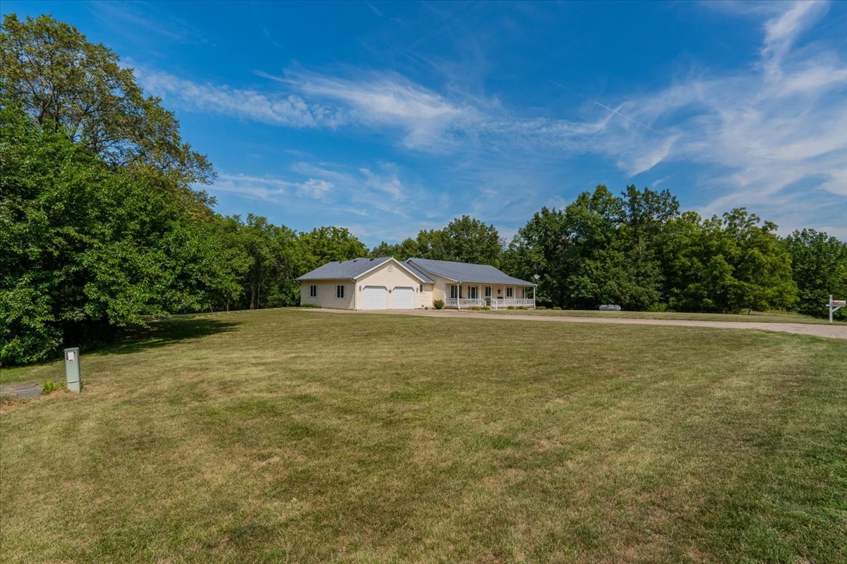 5897 Country Meadow Lane Clinton, IL 61727 - Photo 38 of 59