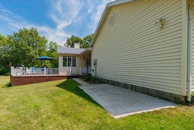 $549,000 | 5897 Country Meadow Lane, Clinton, IL 61727