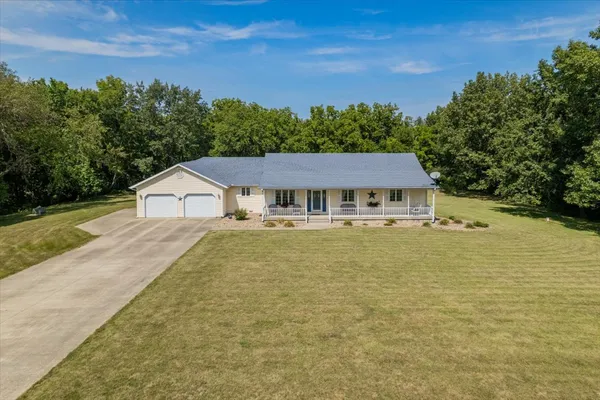 $500,000 | 5897 Country Meadow Lane, Clinton, IL 61727