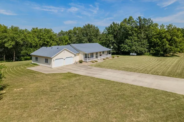 $500,000 | 5897 Country Meadow Lane, Clinton, IL 61727