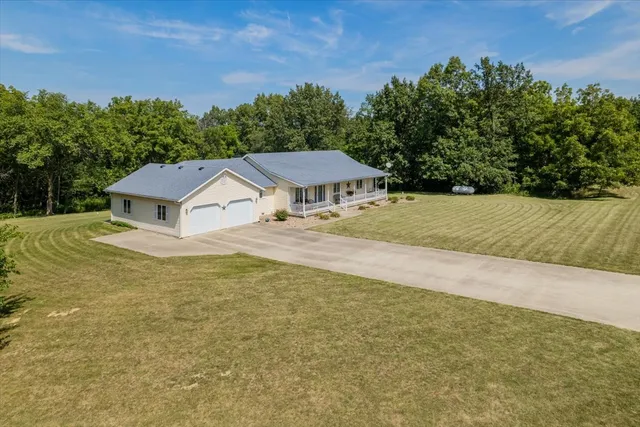 $549,000 | 5897 Country Meadow Lane, Clinton, IL 61727