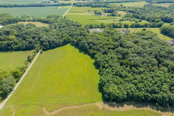 $500,000 | 5897 Country Meadow Lane, Clinton, IL 61727