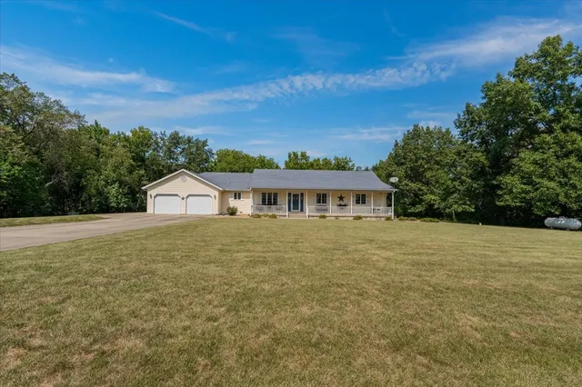 $549,000 | 5897 Country Meadow Lane, Clinton, IL 61727
