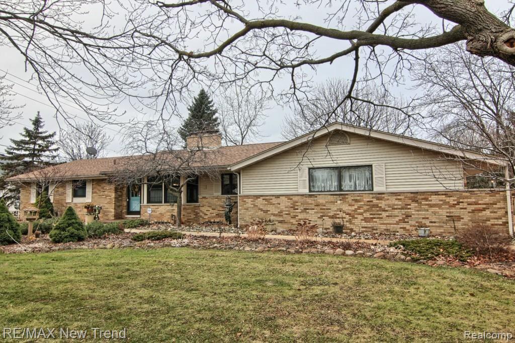 2962 Hiller Road West Bloomfield, MI 48324 - Photo 2 of 48 Updated Ranch on .76 Acre Lot