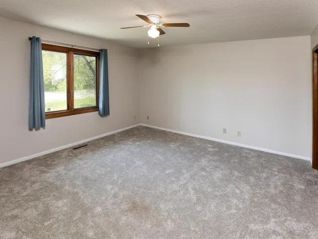 $2,400 | 23622 Smithtown Road, Excelsior, MN 55331