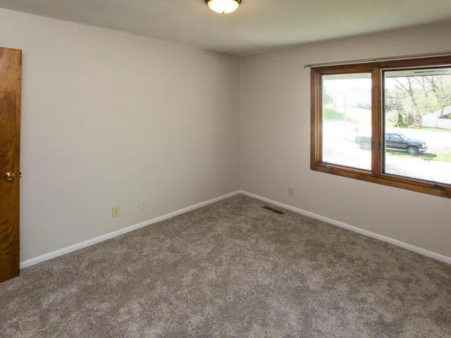 $2,400 | 23622 Smithtown Road, Excelsior, MN 55331