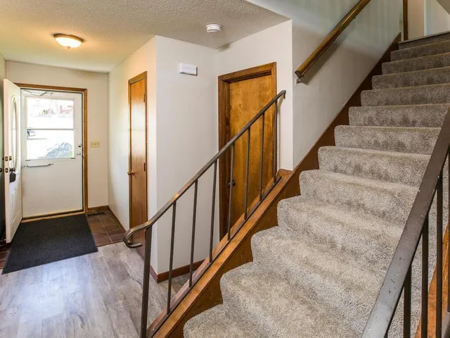 $2,400 | 23622 Smithtown Road, Excelsior, MN 55331