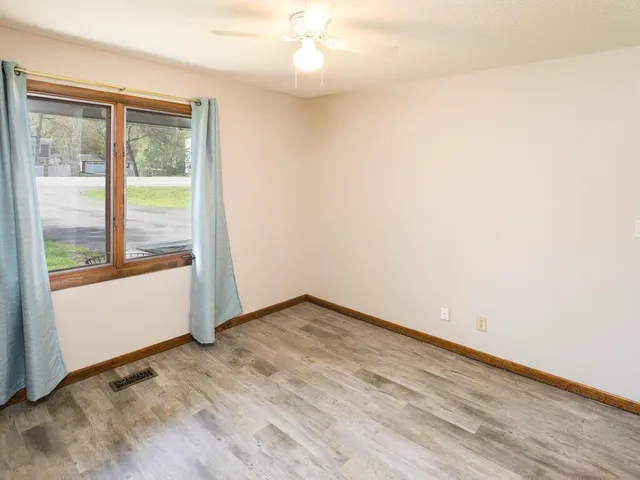 $2,400 | 23622 Smithtown Road, Excelsior, MN 55331