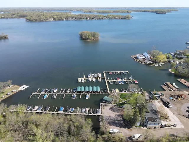 $2,400 | 23622 Smithtown Road, Excelsior, MN 55331