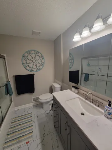 $2,400 | 23622 Smithtown Road, Excelsior, MN 55331