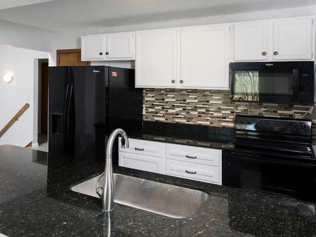 $2,400 | 23622 Smithtown Road, Excelsior, MN 55331