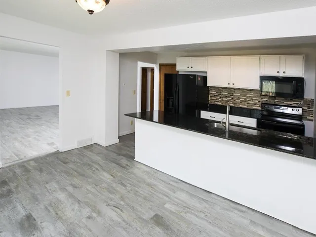 $2,400 | 23622 Smithtown Road, Excelsior, MN 55331