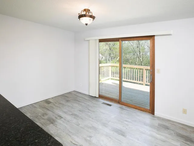 $2,400 | 23622 Smithtown Road, Excelsior, MN 55331