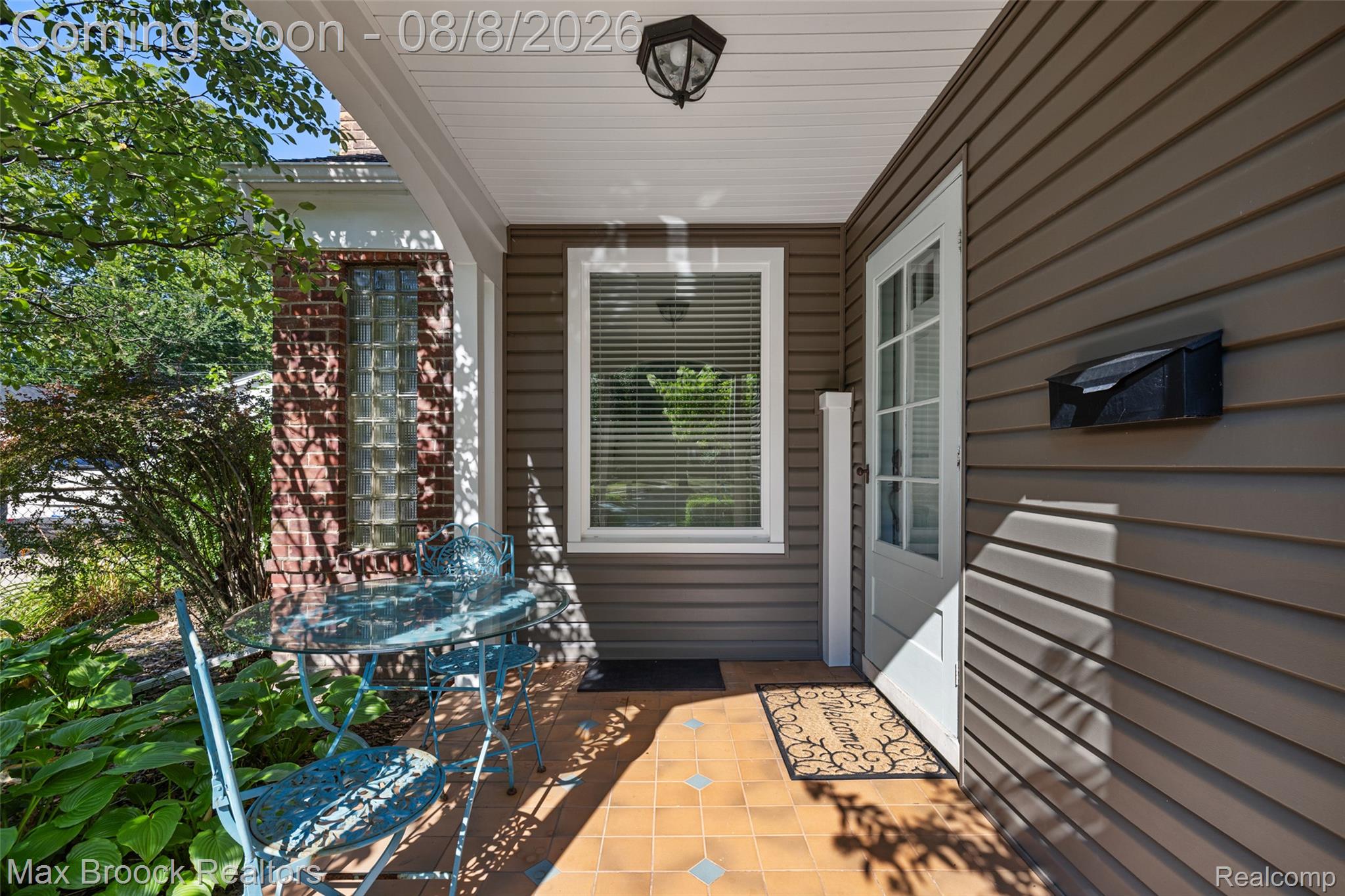 3695 Wakefield Road Berkley, MI 48072 - Photo 3 of 56 Front Porch & Entrance