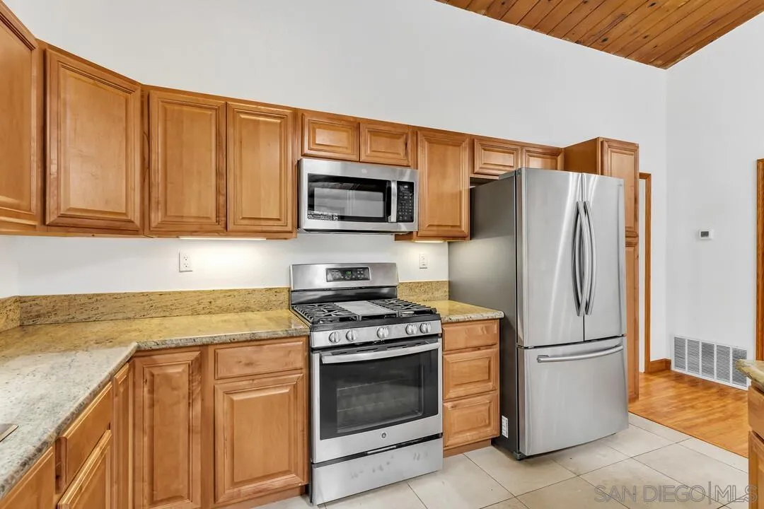 9237 Fanita Rancho Road Santee, CA 92071 - Photo 15 of 33 Gallery Image 15