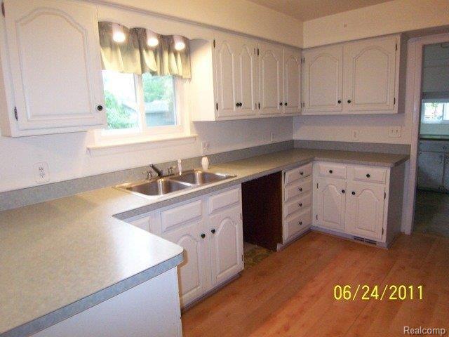 2600 Harrison Avenue Rochester, MI 48307 - Photo 3 of 17 Kitchen2