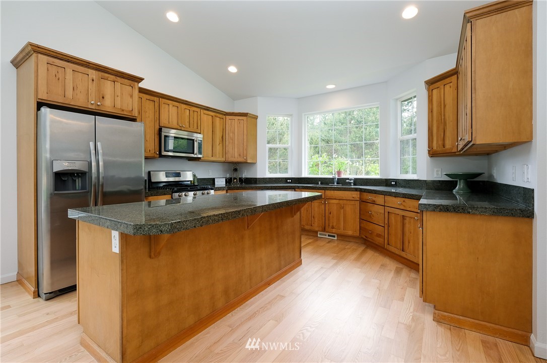 6302 Southwest Cliff Ridge Way Port Orchard, WA 98367 - Photo 9 of 39 Gallery Image 9