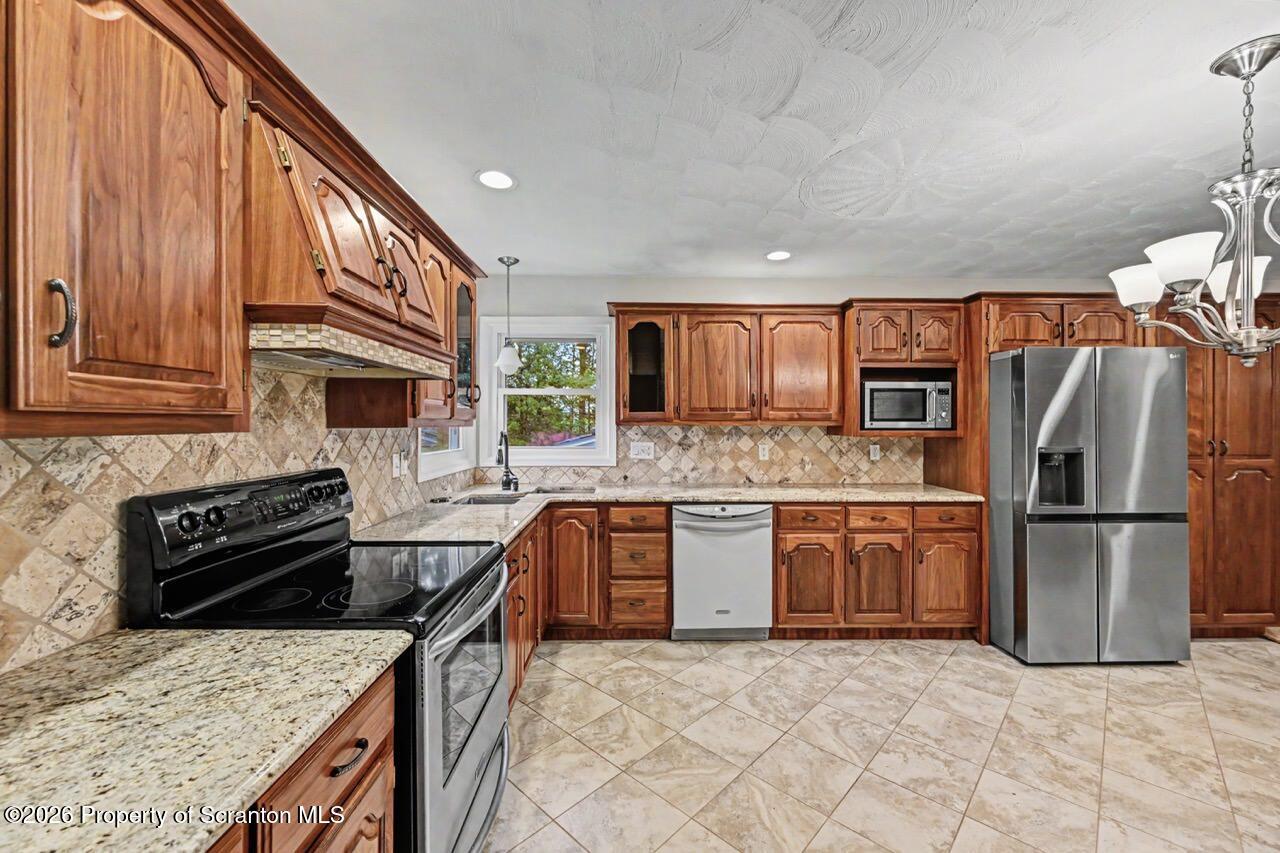 204 Wilcrest Road Moscow, PA 18444 - Photo 21 of 66 Kitchen