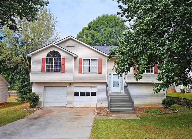 $195,000 | 5440 Mayfair Crossing Drive, Lithonia, GA 30038