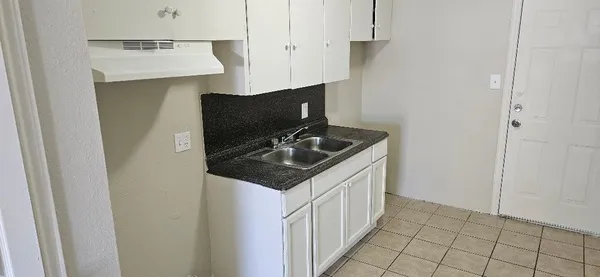 $700 | 218 West 44th Street, Unit 7, Houston, TX 77018