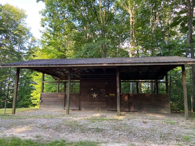 880 John J Smith Road Oneida, TN 37841 - Photo 15 of 25 barn