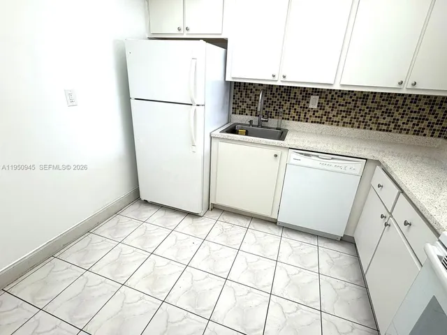 $1,800 | 1000 Parkview Drive, Unit 605, Hallandale Beach, FL 33009