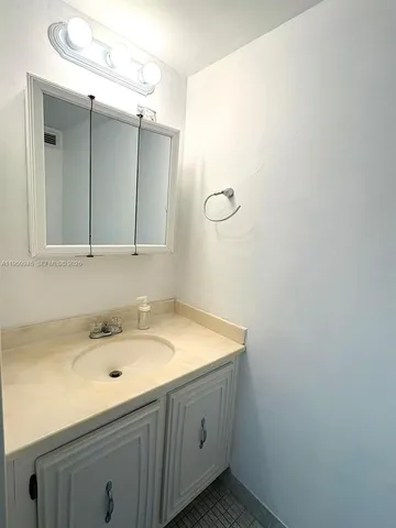 $1,800 | 1000 Parkview Drive, Unit 605, Hallandale Beach, FL 33009