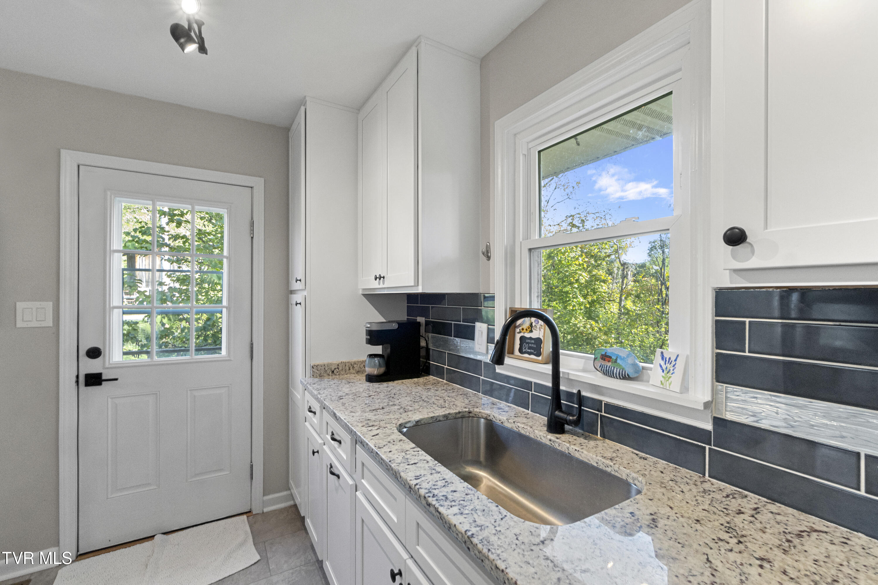 2395 Fodderstack Mountain Loop Greeneville, TN 37745 - Photo 11 of 51 DSC06156