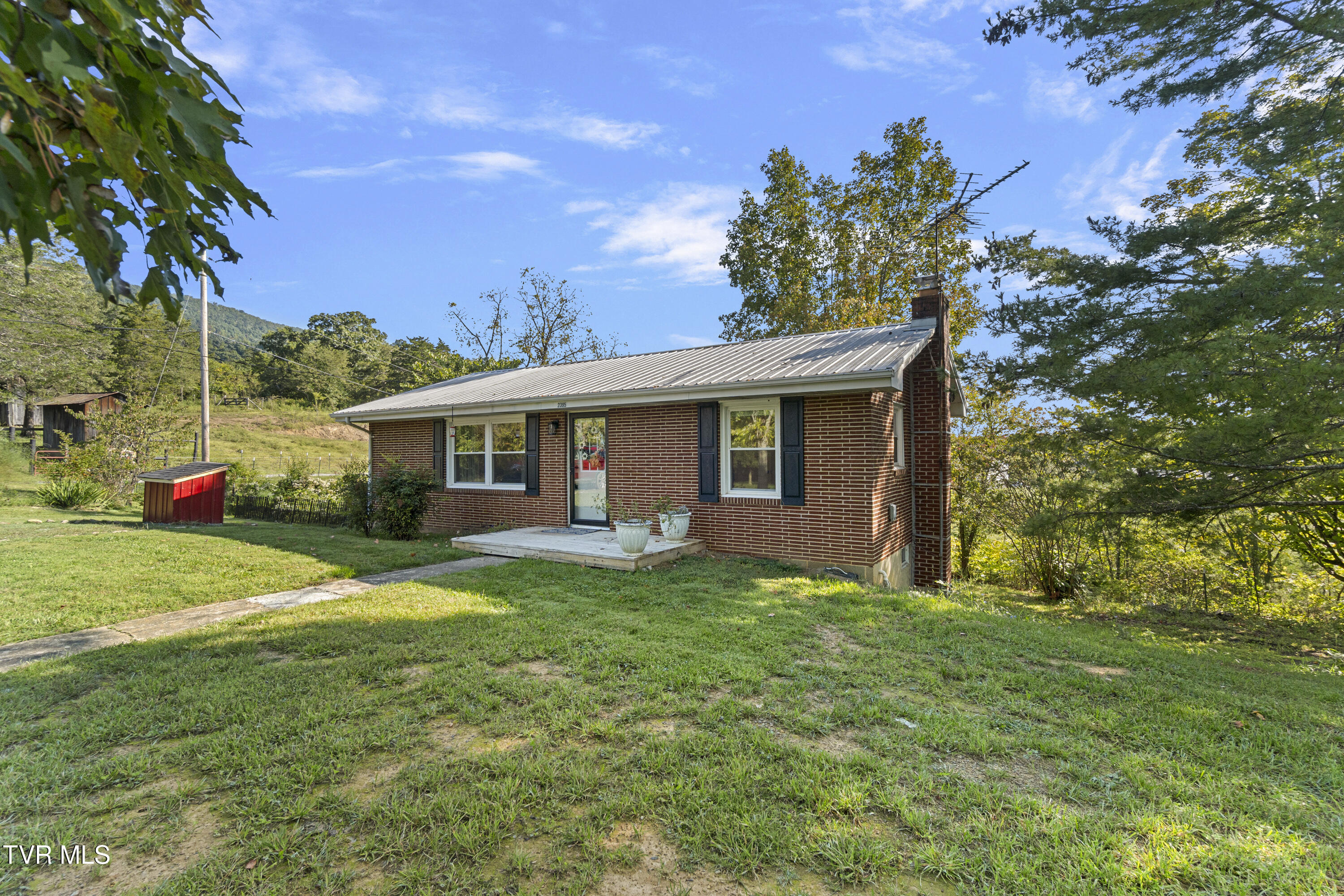 2395 Fodderstack Mountain Loop Greeneville, TN 37745 - Photo 3 of 51 DSC06240