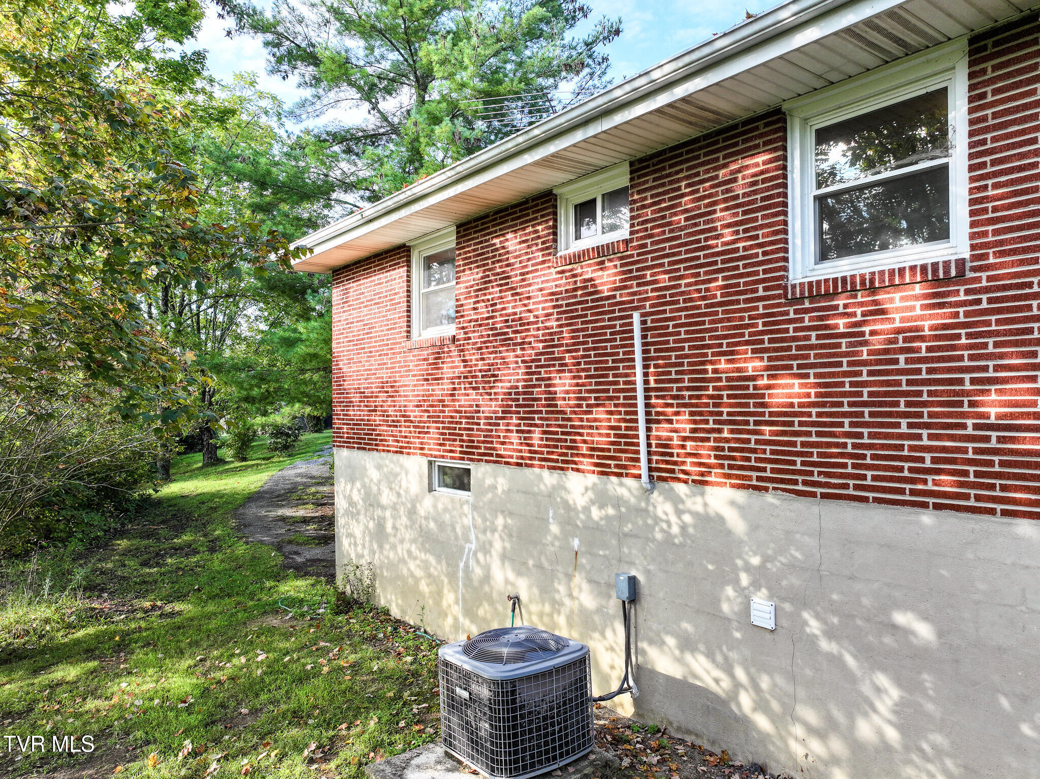 2395 Fodderstack Mountain Loop Greeneville, TN 37745 - Photo 4 of 51 DJI_20250910051017_0882_D