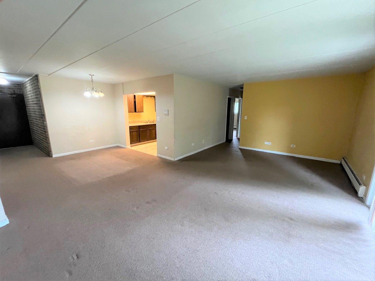 264 East Bailey Road, Unit G Naperville, IL 60565 - Photo 2 of 9 an empty room with windows and closet