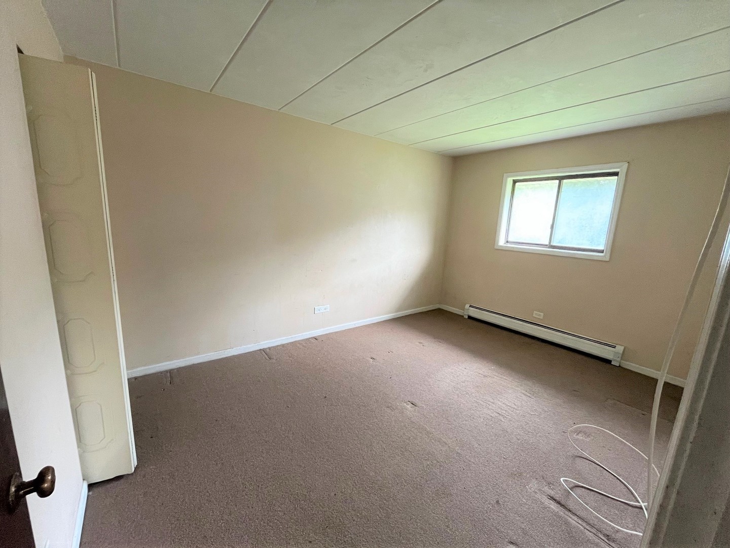 264 East Bailey Road, Unit G Naperville, IL 60565 - Photo 6 of 9 a view of an empty room and a window