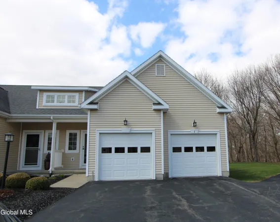 $389,500 | 7 Jordan Point Drive, North Greenbush, NY 12180