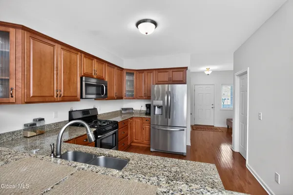 $393,000 | 7 Jordan Point Drive, North Greenbush, NY 12180