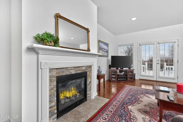 $393,000 | 7 Jordan Point Drive, North Greenbush, NY 12180