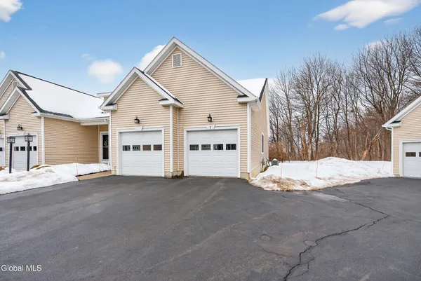 $393,000 | 7 Jordan Point Drive, North Greenbush, NY 12180