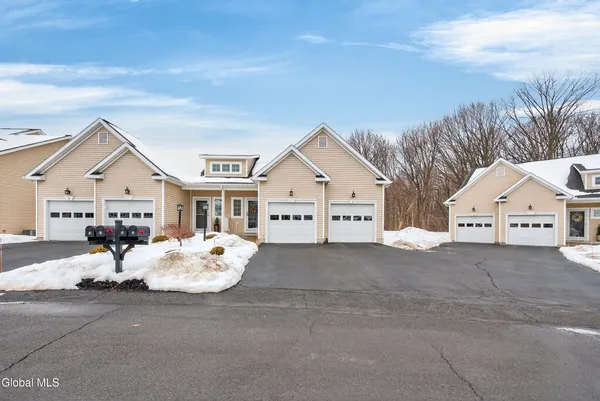 $393,000 | 7 Jordan Point Drive, North Greenbush, NY 12180